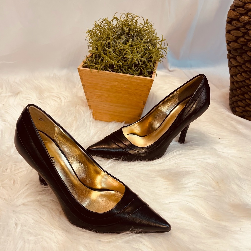 Black closed toe❗️SALE❗️